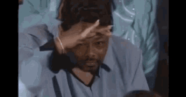 mac-looking.gif